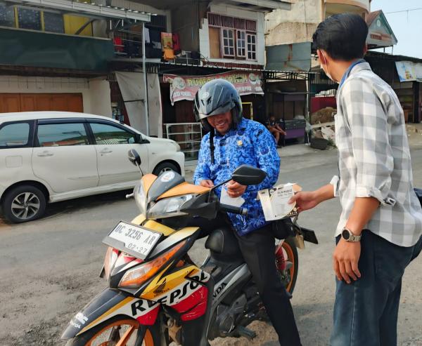 Diserbu Asap Karhutla, Mahasiswa Mamuju Bagikan Masker Gratis, Sentil Perhatian Pemerintah