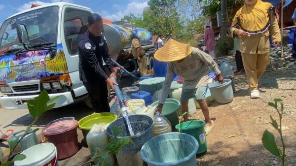 Sihumas Polres Pemalang Salurkan 12.000 Liter Air Bersih untuk Warga Terdampak Kekeringan