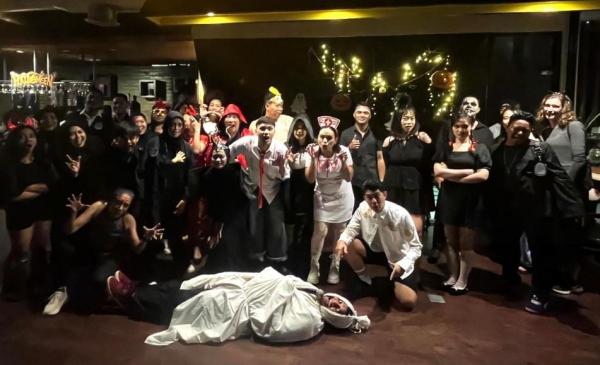 Pizza Hitam Jadi Daya Tarik Halloween di Bojonegoro
