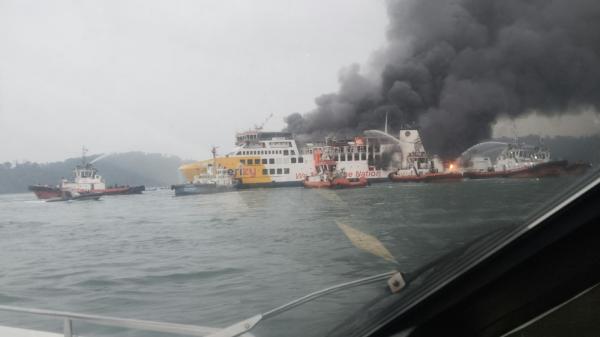 Detik-Detik KMP Batu Mandi Terbakar di Merak, BPBD dan Ditpolairud Polda Banten Pacu Evakuasi