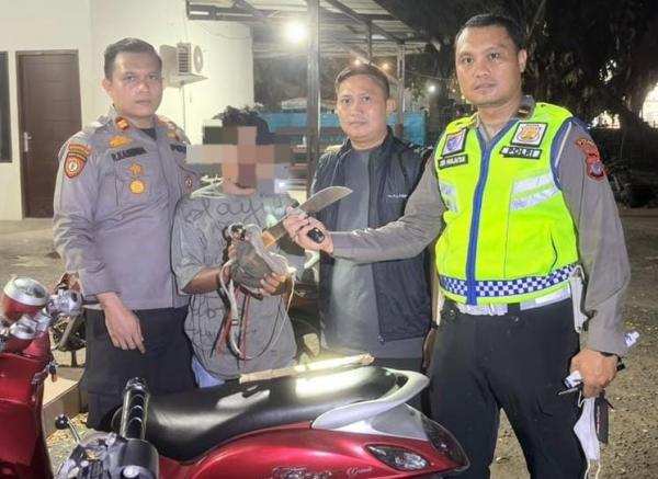 Gagal Kabur! Pemotor Bawa 9 Paket Ganja Diringkus Polisi di Depan Bandara DEO Sorong