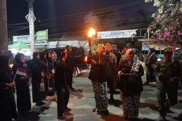 Kirab Api Abadi Hari Jadi Bojonegoro ke-349 Pertama Kali Singgah di Trucuk, Warga Antusias Menyambut