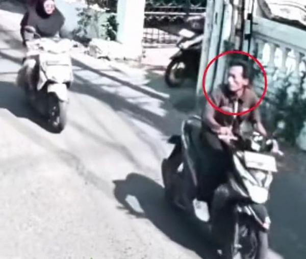 Motor Diparkir di Samping Kos Ketegan Taman Sidoarjo Mendadak Raib, Dua Pria Misterius Diselidiki