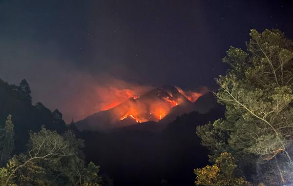 Karhutla Landa Kawasan Gunung Lawu dan Sumbing, Water Bombing Terkendala Angin Kencang dan Cuaca