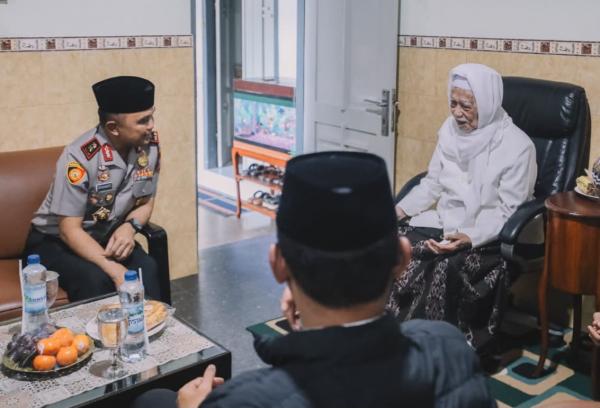Kapolda Jatim Kunjungi Sejumlah Pesantren di Kediri, Perkuat Komunikasi dengan Ulama