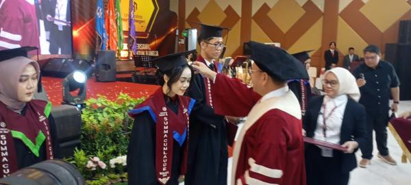 Dua Wisudawan dari 755 Lulusan Universitas Harkat Negeri Raih IPK Sempurna 4,00