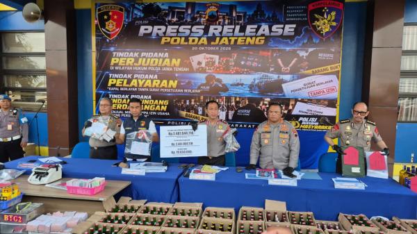 Sita 2.604 Botol Miras di Karimunjawa, Kapal Pengangkut Diduga Tak Kantongi Izin Berlayar