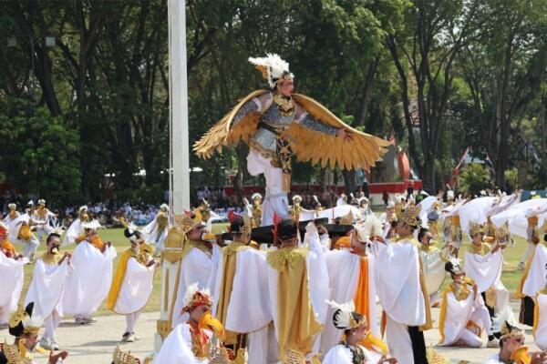 349 Penari Tampilkan Tari Kolosal Jambul Meliwis Putih Malawapati di HJB Bojonegoro