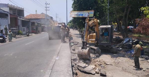 15 Bangunan Liar di Frontage Road Gedangan Sidoarjo Dibongkar, 300 Personel Dikerahkan