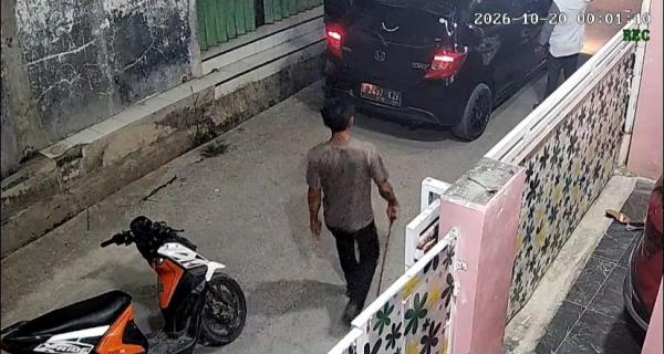 Mencekam! Warga Cikampek Diduga Diteror Sekelompok Orang Bersenjata Tajam Tengah Malam