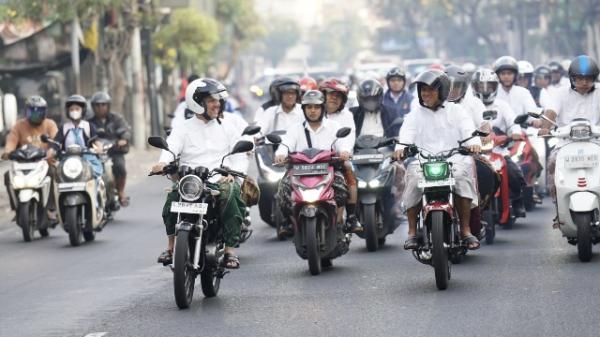 Hari Santri 2026, Puluhan Santri di Sidoarjo Konvoi Motor Pakai Sarung, Ini Pesan Kapolresta