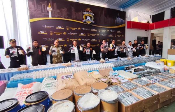 Polisi Gerebek 2 Pabrik Obat Keras Ilegal di Sukoharjo: 16 Orang Ditangkap dan Sita 7,8 Juta Butir