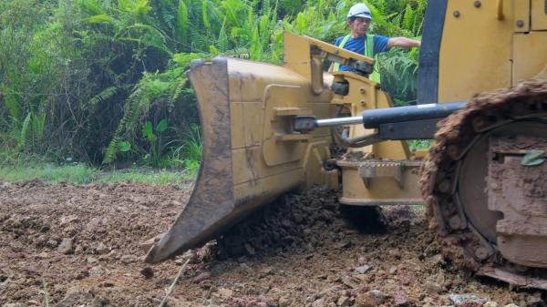 Target Perbaikan Jalan Sulbar Naik Jadi 33,3 Km, Ruas Tapalang dan Bonehau Jadi Prioritas