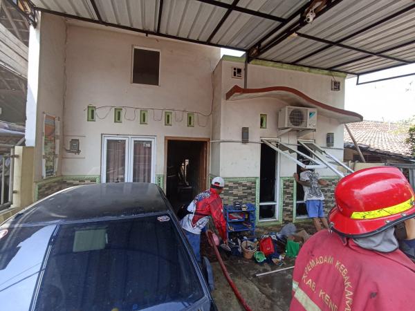 Ditinggal Pemilik Bekerja, Rumah di Kendal Terbakar, Warga Pecahkan Kaca Kamar