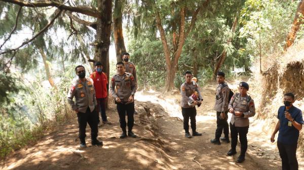 Tinjau Karhutla Gunung Sumbing, Kapolda Jateng Mendorong Opsi Water Bombing