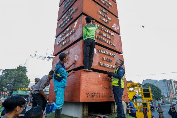 Pemkot Bandung Bersihkan Vandalisme Pasca Demo di Simpang Lima, Braga hingga Dago