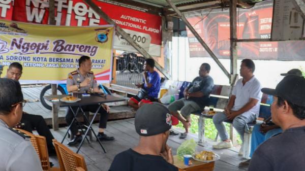 Sambil Ngopi di Pangkalan, Kapolresta Sorong Kota Serap Aspirasi Pengemudi Ojek