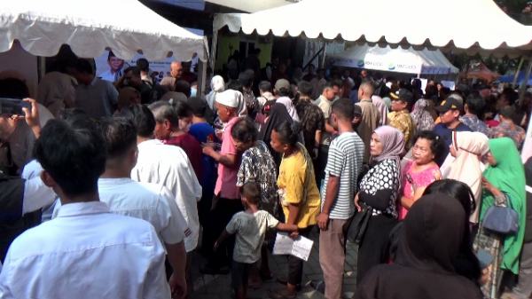 Warga Serbu Gerakan Pangan Murah di Makassar, Datang Sejak Pagi