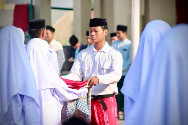 HSN 2026, Ratusan Santri Pesantren Darurrohmah Cirebon Gelar Pawai Keliling Kota