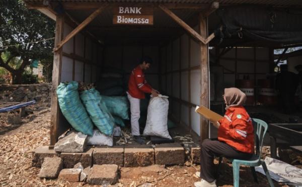 Limbah Pertanian Disulap Jadi Briket, Usaha Petani di Tuban Ini Hemat Listrik Hingga Rp6,8 Juta