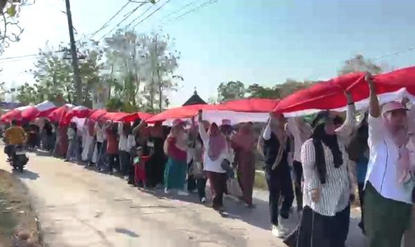 Hari Santri di Grobogan: Ribuan Santri di Tanggungharjo Arak Bendera Merah Putih Raksasa 220 Meter