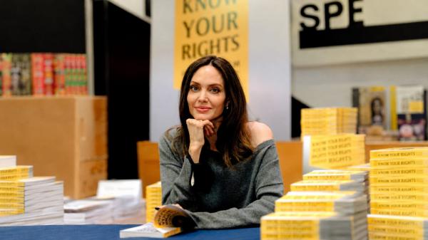 Angelina Jolie 20 Tahun Jaga Hutan Kamboja, Ribuan Meter Jerat Satwa Disingkirkan