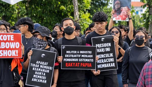 Mahasiswa Geruduk Grahadi, Kritik MBG hingga Penanganan Karhutla