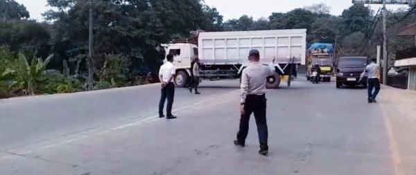 Langgar Jam Operasional, Dishub Jabar Tindak Tegas 20 Truk Tambang di Parung Panjang Bogor