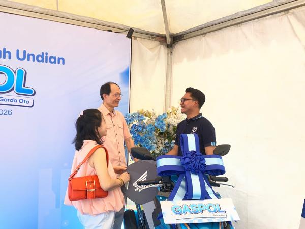 Sumringah, Warga Karawang Kok Siong Tjuar Dapat Sepeda Motor Baru dari Astra