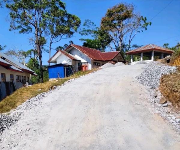 Dinanti Bertahun-tahun, Akses Jalan Menuju Faskes Manggarai Timur Kini Diperbaiki