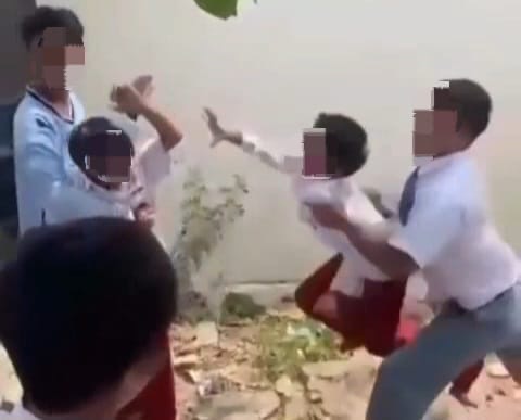 Viral! Dua Siswa SD di Karawang Baku Hantam, Pelajar MAN Diduga Jadi Provokator