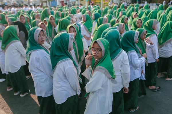 Peringatan HSN 2026, Gubernur Luthfi Ajak 555.000 Santri Jateng Ikut Entaskan Kemiskinan