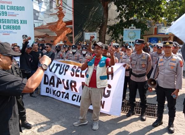 Aksi Demo Tolak MBG di Cirebon! Desak Kasus Dugaan Keracunan MBG Cirebon Diusut Tuntas
