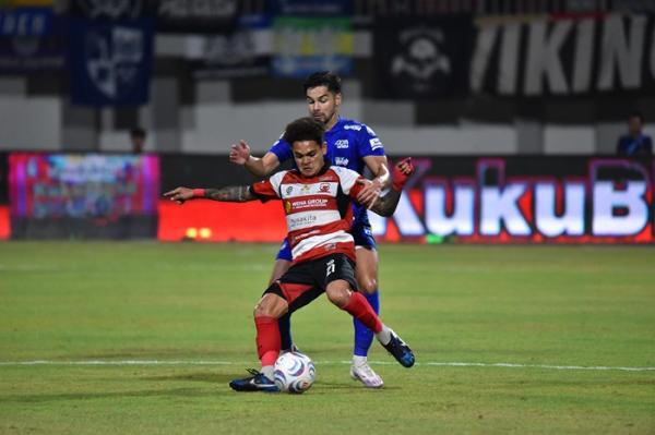 Persib Melorot ke Peringkat 6 Usai Dikalahkan Madura United