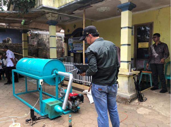 Petani Cilacap Kini Punya Mesin Pengering Gabah Berbahan Bakar Oli Bekas