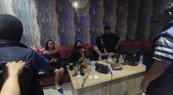 Razia Narkoba di Karaoke Sidoarjo, Polisi Siapkan 50 Alat Tes Urine Setiap Malam