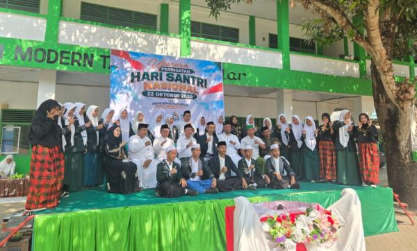 PKB Takalar Jadi Santri Sehari di Pesantren Tarbiyah, Hengky Yasin Ajak Santri Giat Belajar