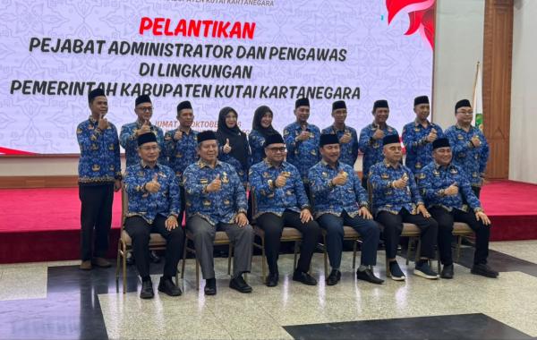 Lantik 10 Pejabat, Bupati Kukar Bupati Kukar Dorong Inovasi dan Kinerja