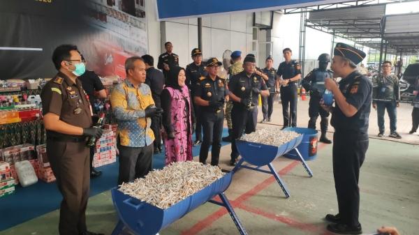 748 Kali Penindakan, Peredaran Rokok dan Miras Ilegal Masih Menggurita