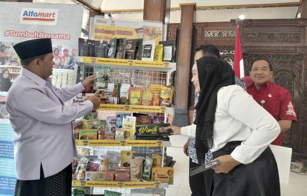 Puluhan UMKM Semarang Ikuti Pelatihan Ritel, Bupati Tekankan Mentalitas Pengusaha