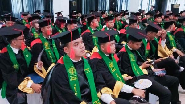 412 Mahasiswa UBY Diwisuda, Rektor Tantang Lulusan Berani Buka Lapangan Kerja