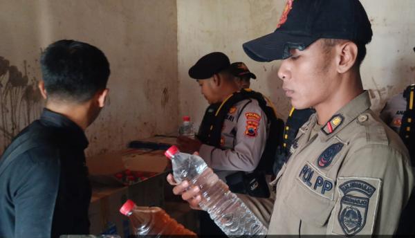 Perda Miras Ditegakkan, Satpol PP Sukoharjo Amankan 360 Botol Ciu di Bekonang