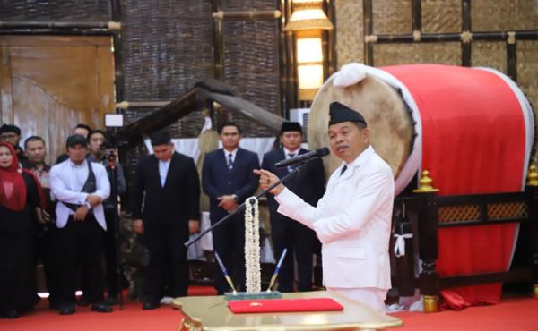 Asep Surya Atmaja Gantikan Ade Kuswara, KDM Ungkit Kisah Eka dan Neneng