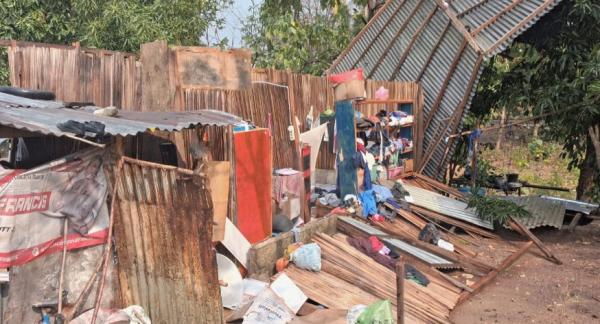 Hujan Angin Terjang Maubeli TTU, Atap Rumah Warga di Neonbat Terbawa Angin