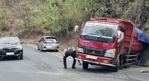 Truk Gagal Menanjak di Pangandaran, Tiga Kendaraan Rusak Beruntun