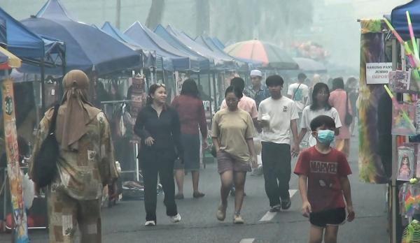 CFD Palangka Raya Tetap Ramai di Tengah Kabut Asap Karhutla, Warga Gunakan Masker