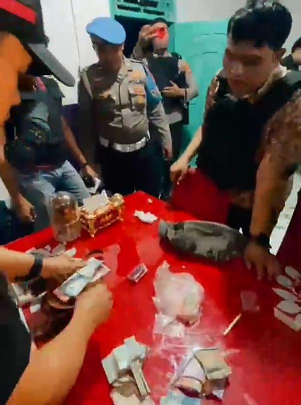 Polres Mesuji Gerebek Rumah di Sungai Cambai, Sabu dan Senpi Rakitan Disita