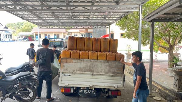 Polisi Bongkar Penimbunan 3 Ton Pertalite Subsidi di Bangka Selatan, Pria 64 Tahun Jadi Tersangka