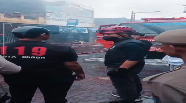 Kebakaran Hebat di Suryakencana Bogor Hangus!kan Ruko, Wali Kota Dedie Rachim Tinjau Lokasi