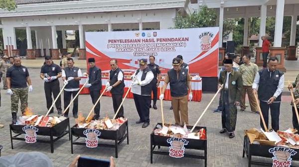 835.823 Batang Rokok Ilegal Dimusnahkan di Lamongan, Nilainya Capai Rp1,23 Miliar